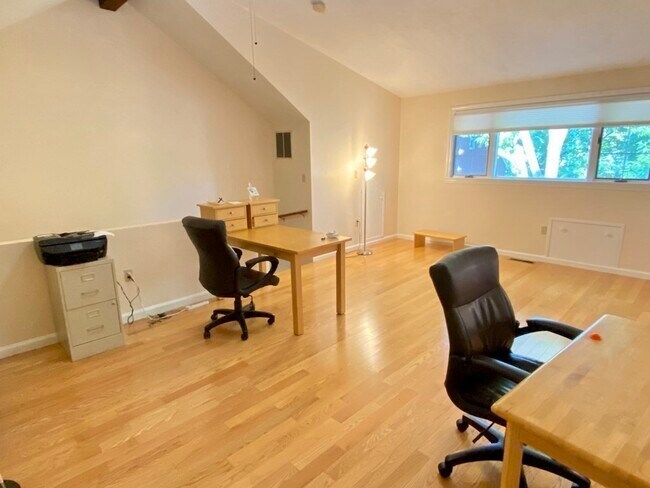 Building Photo - 224 Park St