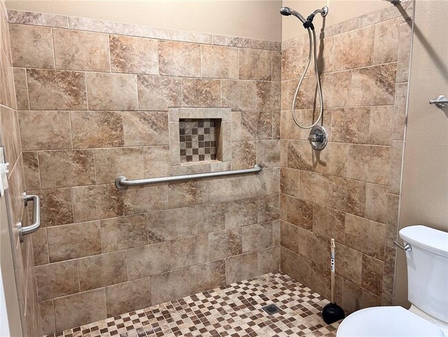 Building Photo - 5640 Mounthill Ct