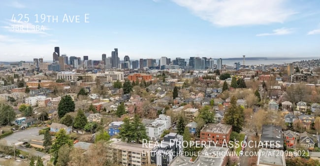 Building Photo - 425 19th Ave E