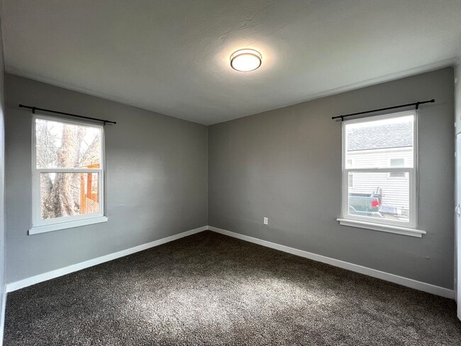 Building Photo - Non-refundable fee & security deposit total: $1275.00