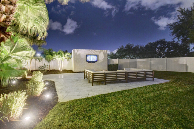 Building Photo - 6298 Sand Hills Cir