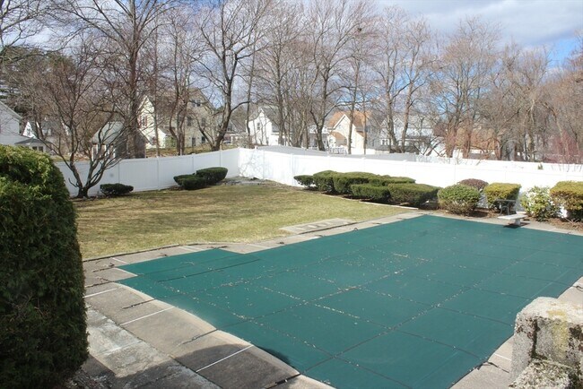 Building Photo - 28 Myrtle St