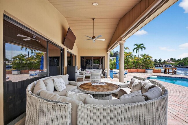 Building Photo - 317 S Riverside Dr