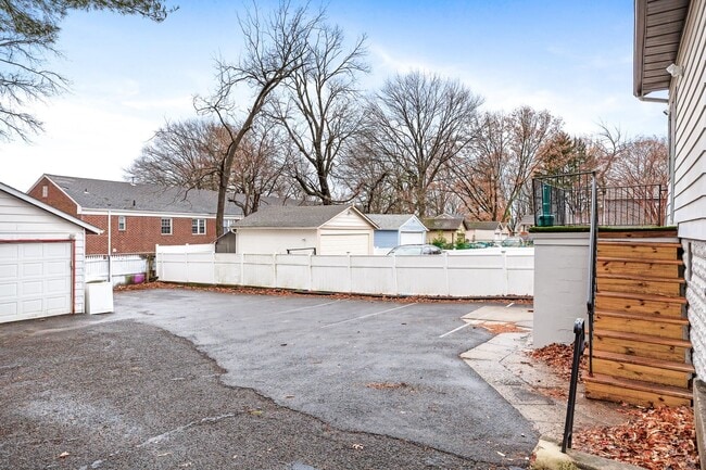 Building Photo - 26 Van Ness Terrace