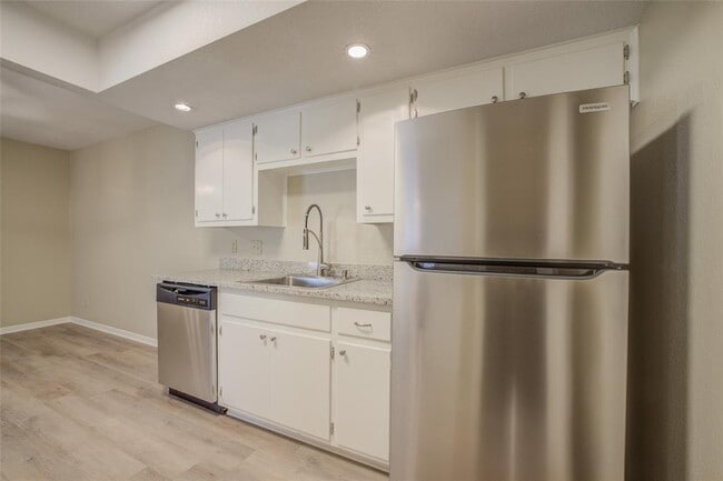 Building Photo - 306 Corral Ln