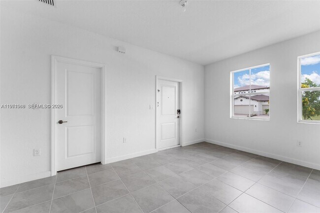 Building Photo - 2960 SE 23rd Ave