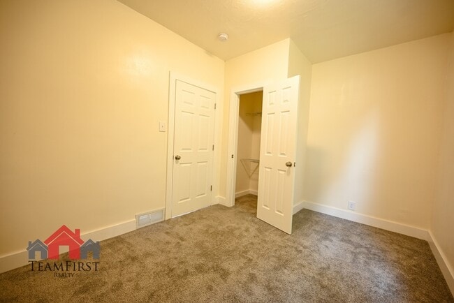 Building Photo - 1115 Cardinal Ln