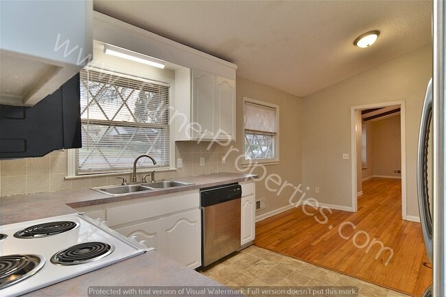 Building Photo - 4000 Williamsburg Dr, Columbia, SC 29203