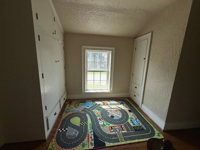 Building Photo - 45800 W Ann Arbor Trail