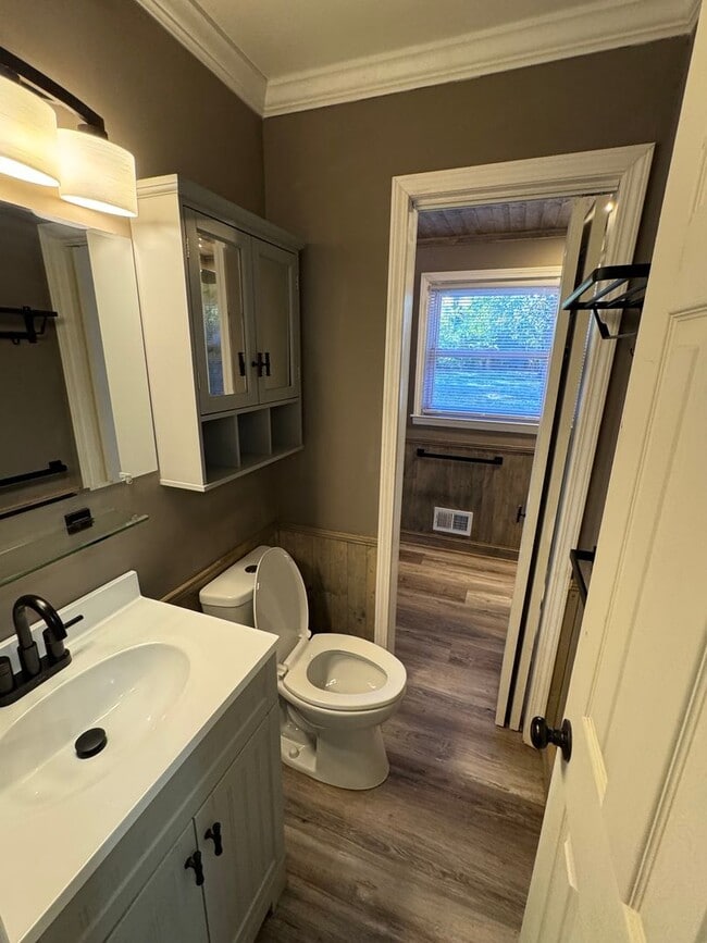 Building Photo - Beautiful 3 Bedroom in Windsor Park Neighb...