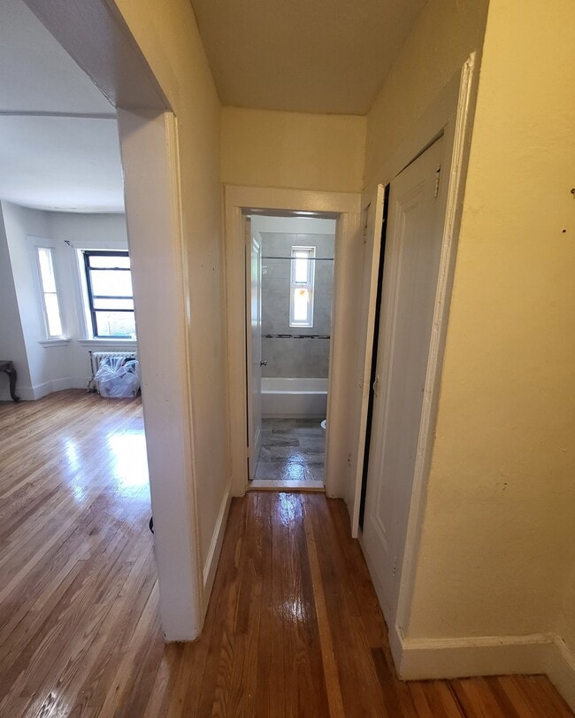 Building Photo - 72 W Hudson Ave