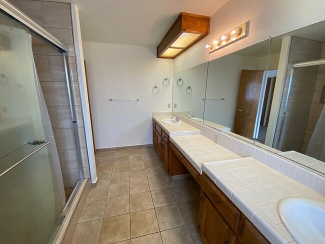 Building Photo - REDUCED!!  3 Bedroom 2 Bath with POOL!