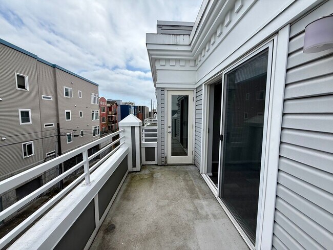 Building Photo - Uptown Condominiums - Lower Queen Anne