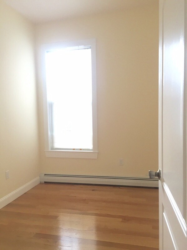 Building Photo - 763 Merimack St