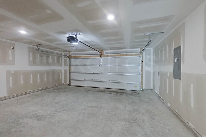 Building Photo - 120 Inez Ave