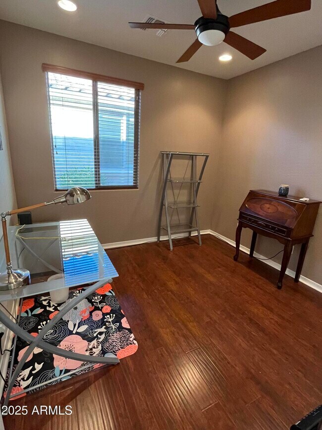 Building Photo - 26197 W Vista N Dr