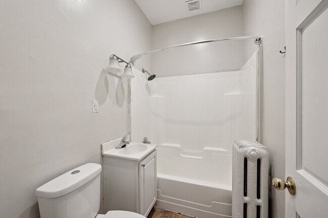 Building Photo - 515 W 25th St
