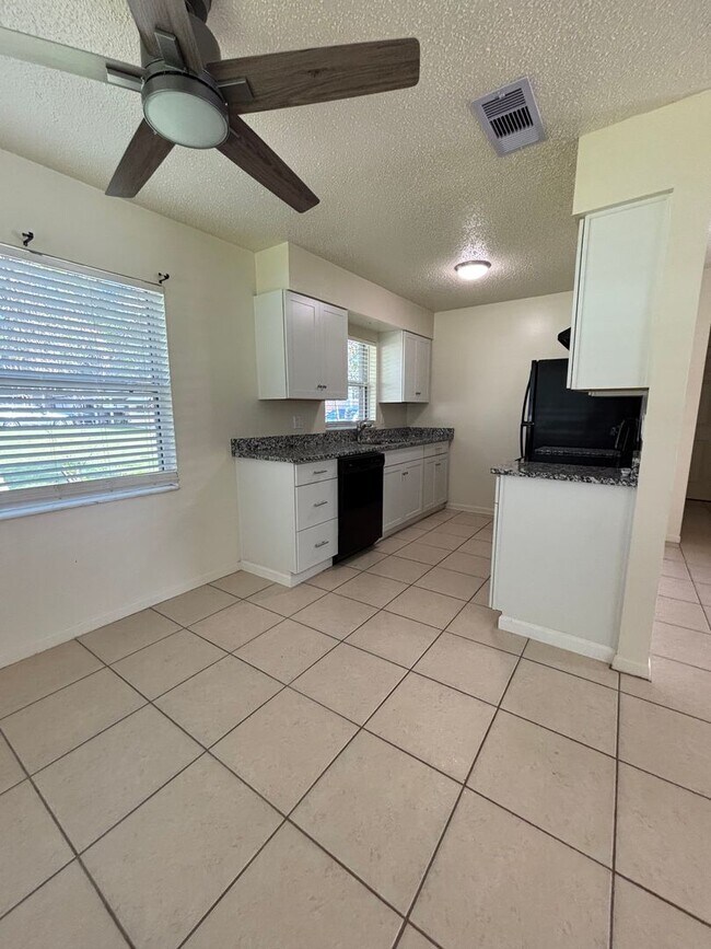 Building Photo - Leesburg Duplex