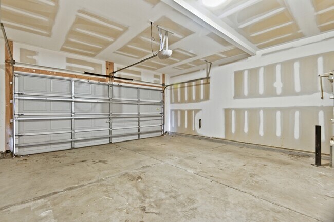 Building Photo - 465 Green Park Ln