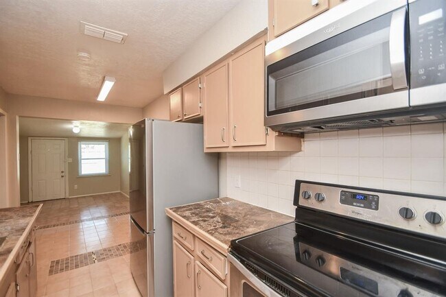 Building Photo - 15063 Woodforest Blvd