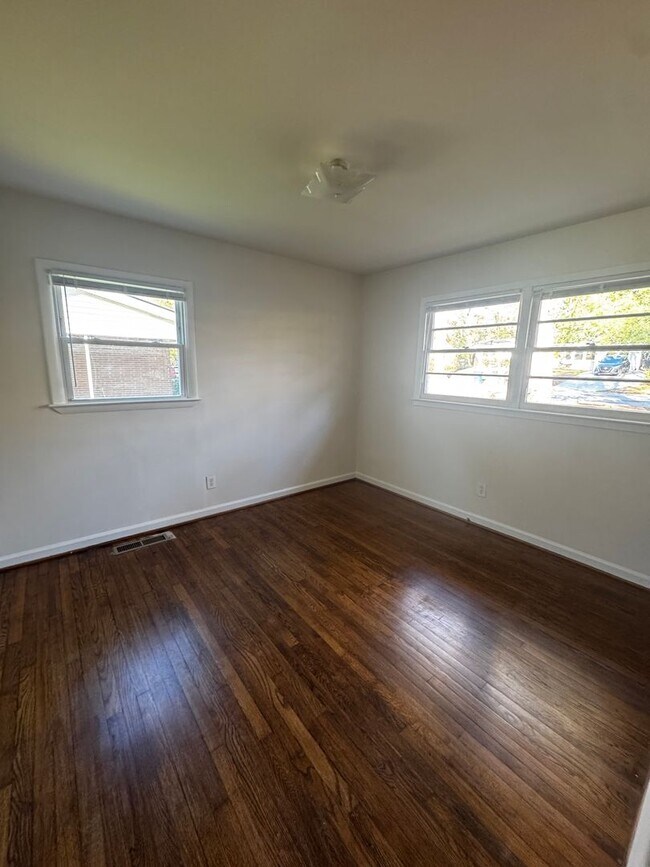 Building Photo - 3 Bedroom House in Worthdale Neighborhood of Raleigh