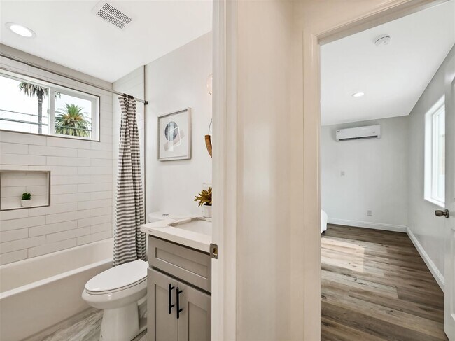 Building Photo - 3057 Vineyard Ave