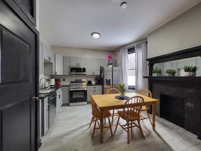 Building Photo - 599 Rockdale Ave