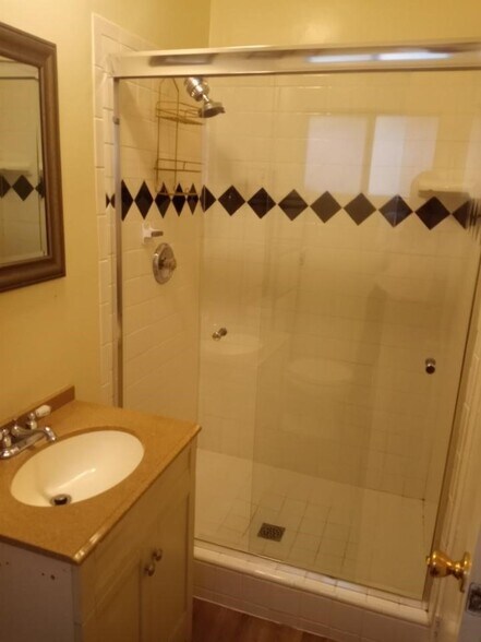 Building Photo - 11725 Gilmore St