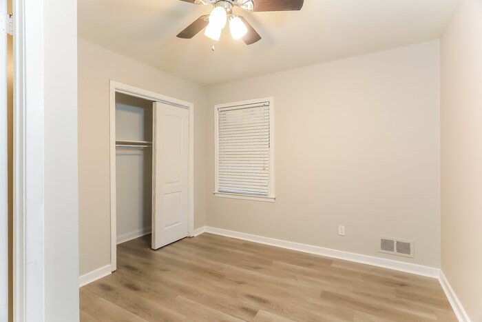 Building Photo - 624 26th Ave NW