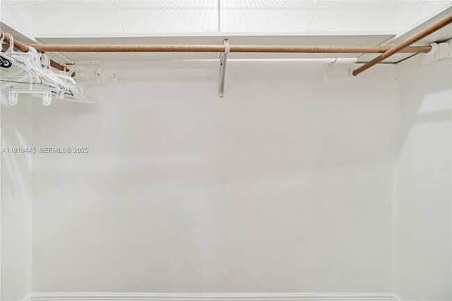 Building Photo - 5800 Margate Blvd