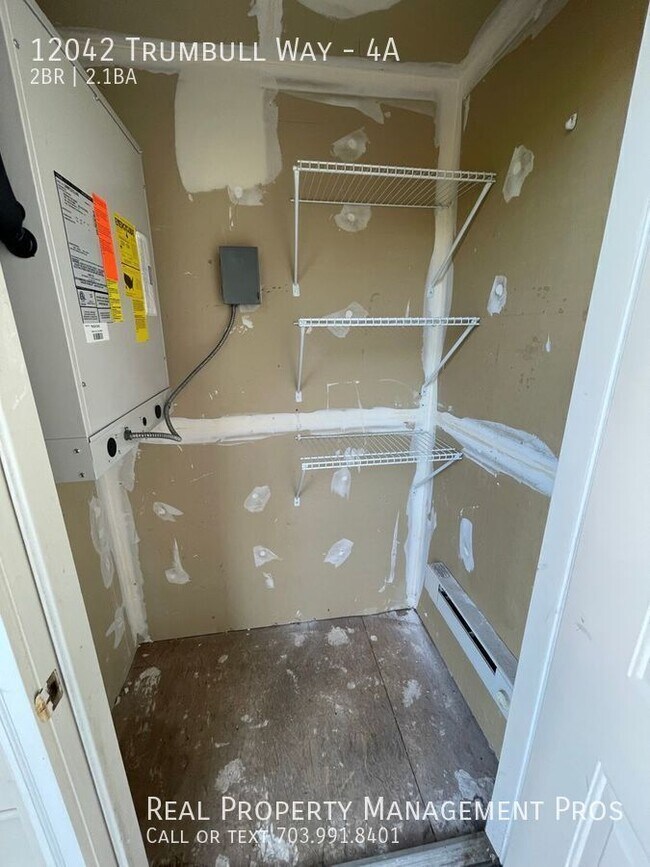 Building Photo - 12042 Trumbull Way