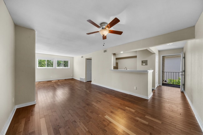 11-Project 3930 Warwick Blvd-10.jpg - Warwick Gardens | Renovated with Serene Courtyard