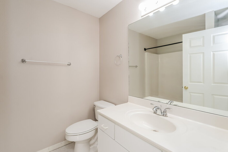 Building Photo - 30539 Birdhouse Dr