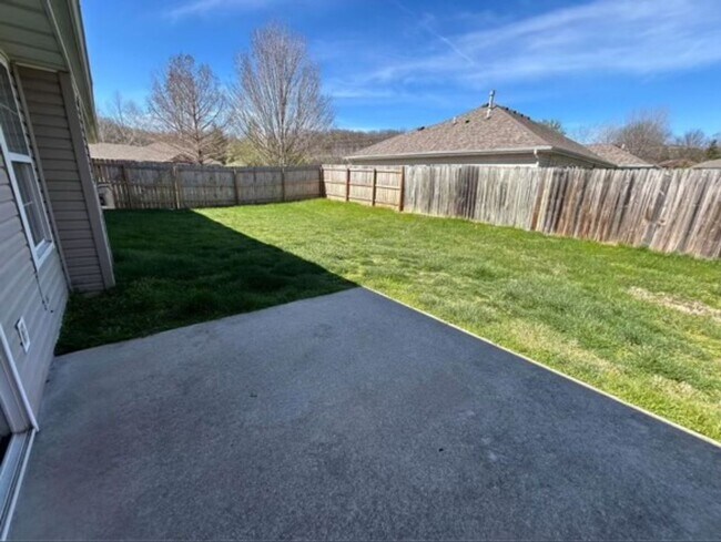 Building Photo - 707 Stillwater Dr