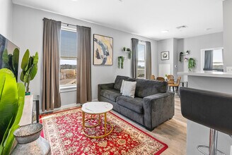 Building Photo - 95 Broadway-SI ID1240366P