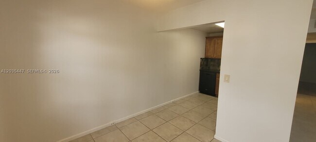 Building Photo - 320 Fanshaw H