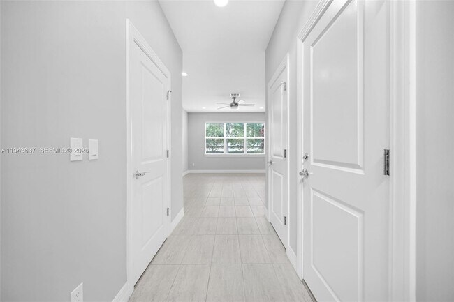 Building Photo - 964 Banyan Dr