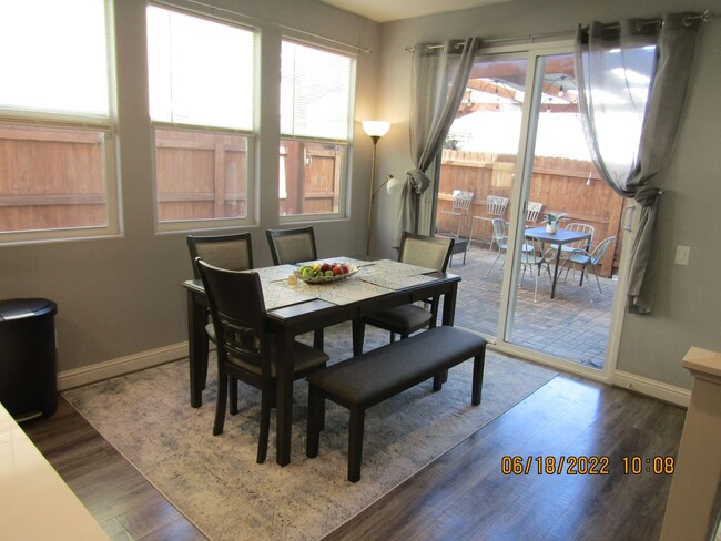 Building Photo - Beautiful Newer Two Story Home in The Gate...