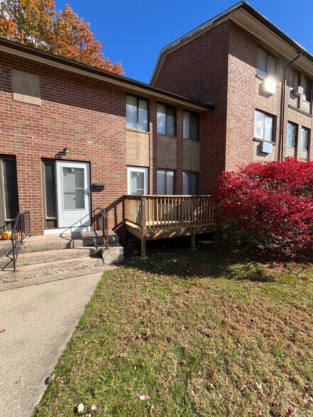 Building Photo - 10 Henderson Dr