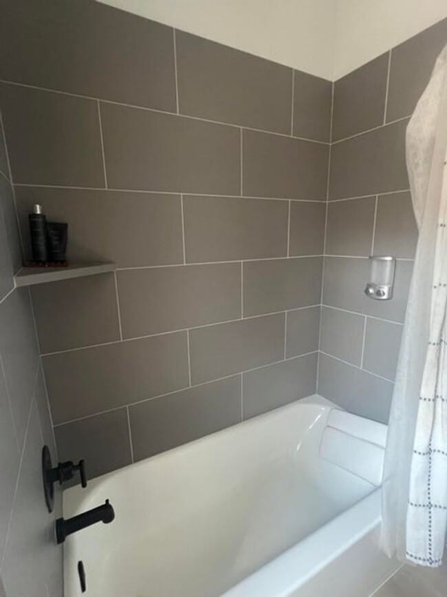 Building Photo - Stunning 4 Bedroom Home!