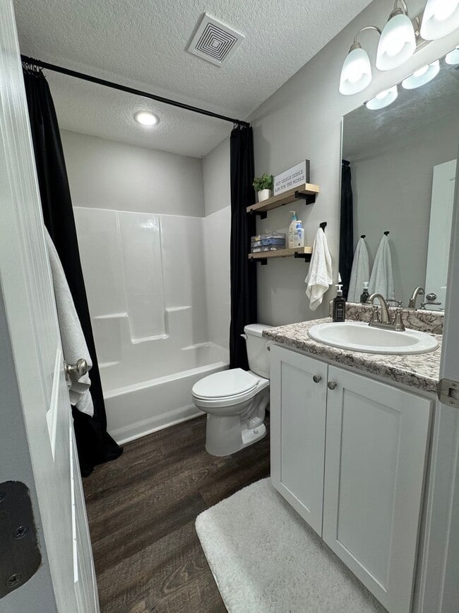 Building Photo - 465 Church Cir