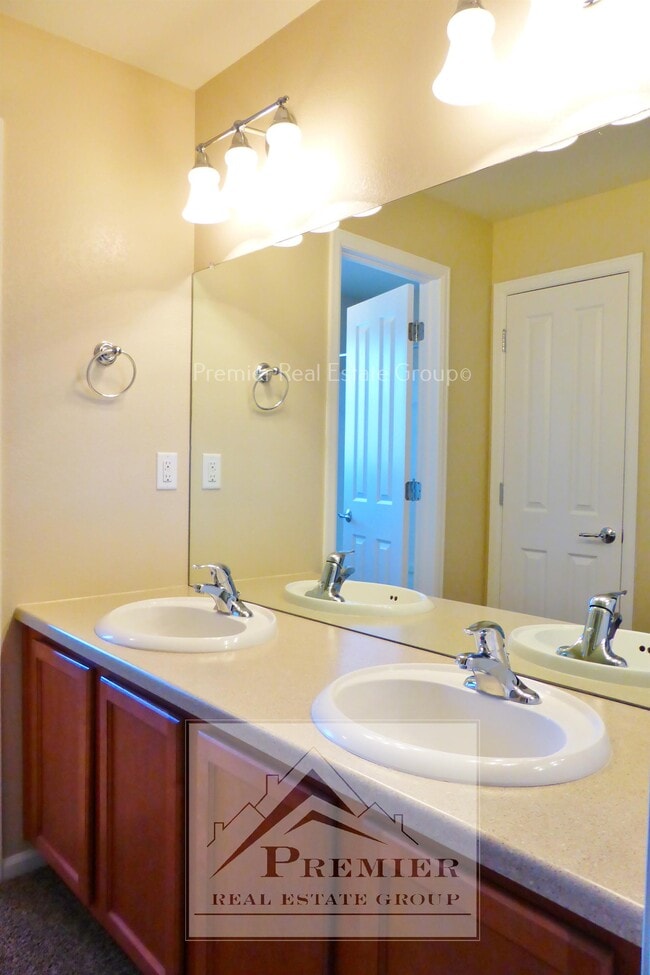Building Photo - 8051 Elk River View