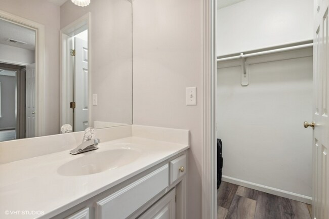 Building Photo - 9669 Cailler Dr