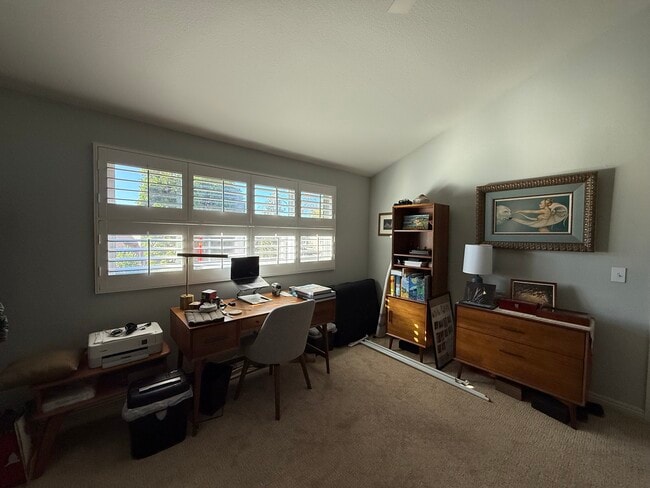 Building Photo - 224 S Marengo Ave