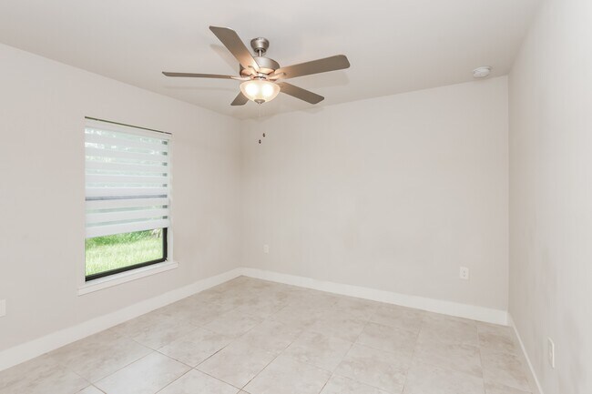 Building Photo - 2509 18th St W