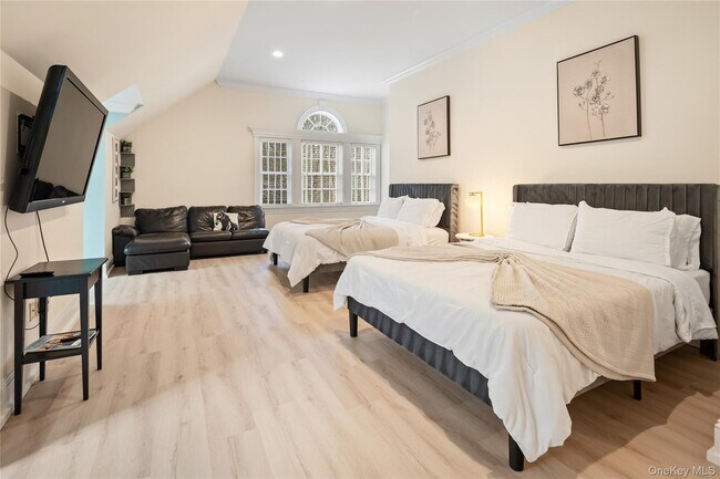 Building Photo - 11 Lost Nations Rd