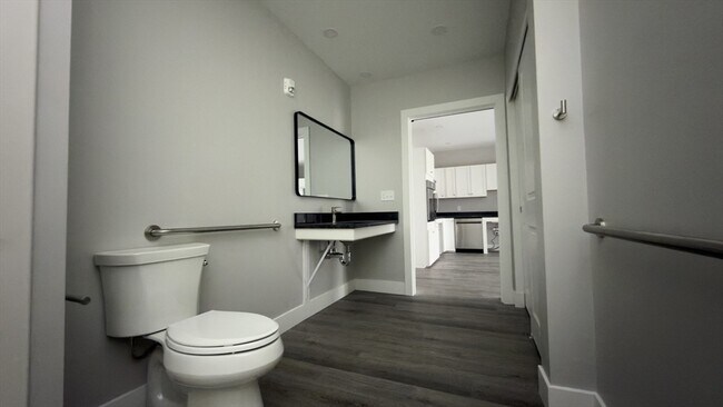 Building Photo - 251 Sladen St
