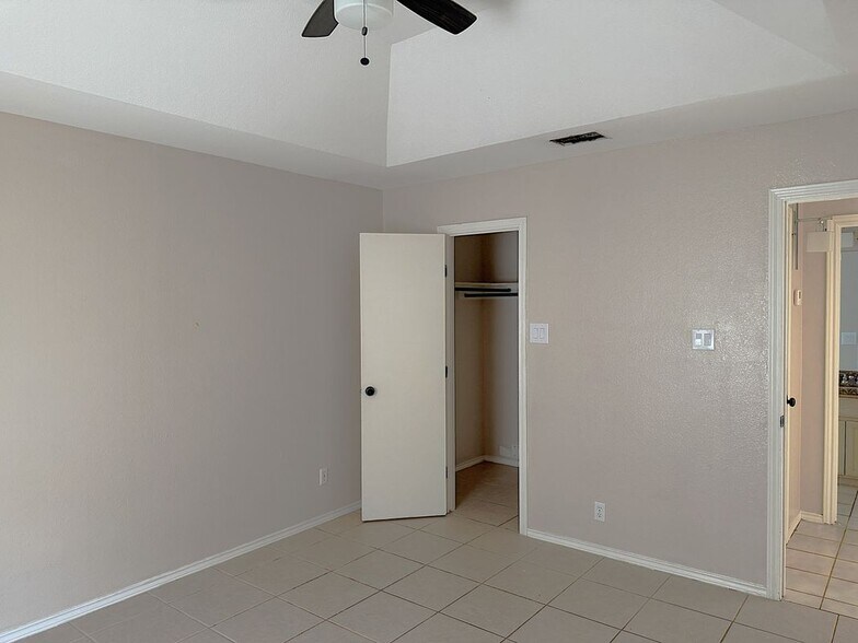 Building Photo - 716 Mynah Ave