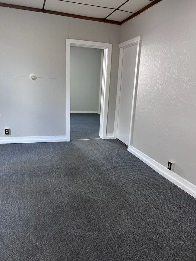 Building Photo - 707-709