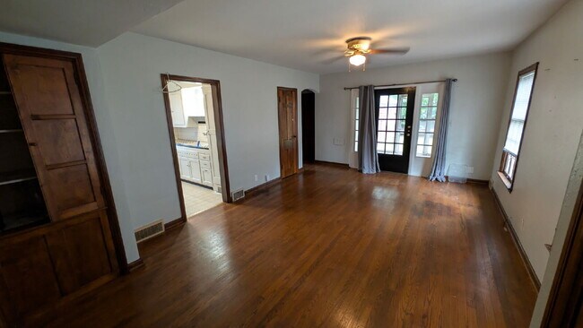 Building Photo - 504 E 64th St